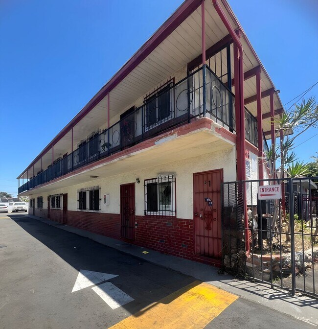 Building Photo - 10508 S Inglewood Ave
