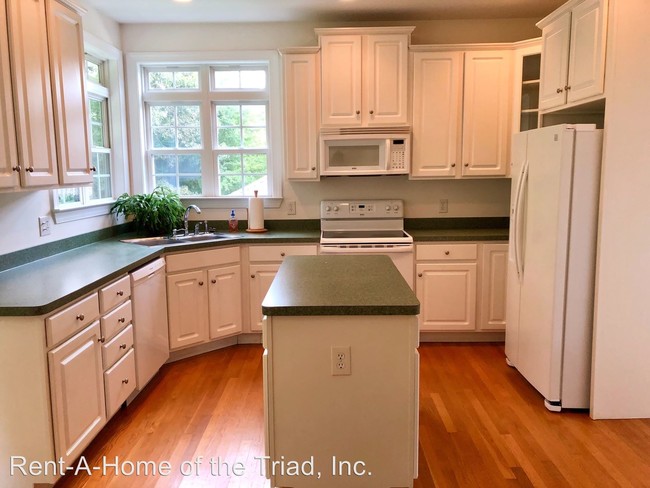 Building Photo - 3 br, 2 bath House - 3955 Navy Place