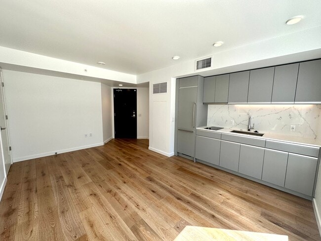 Building Photo - Cool Studio Condo in Iconic Nexus Building...