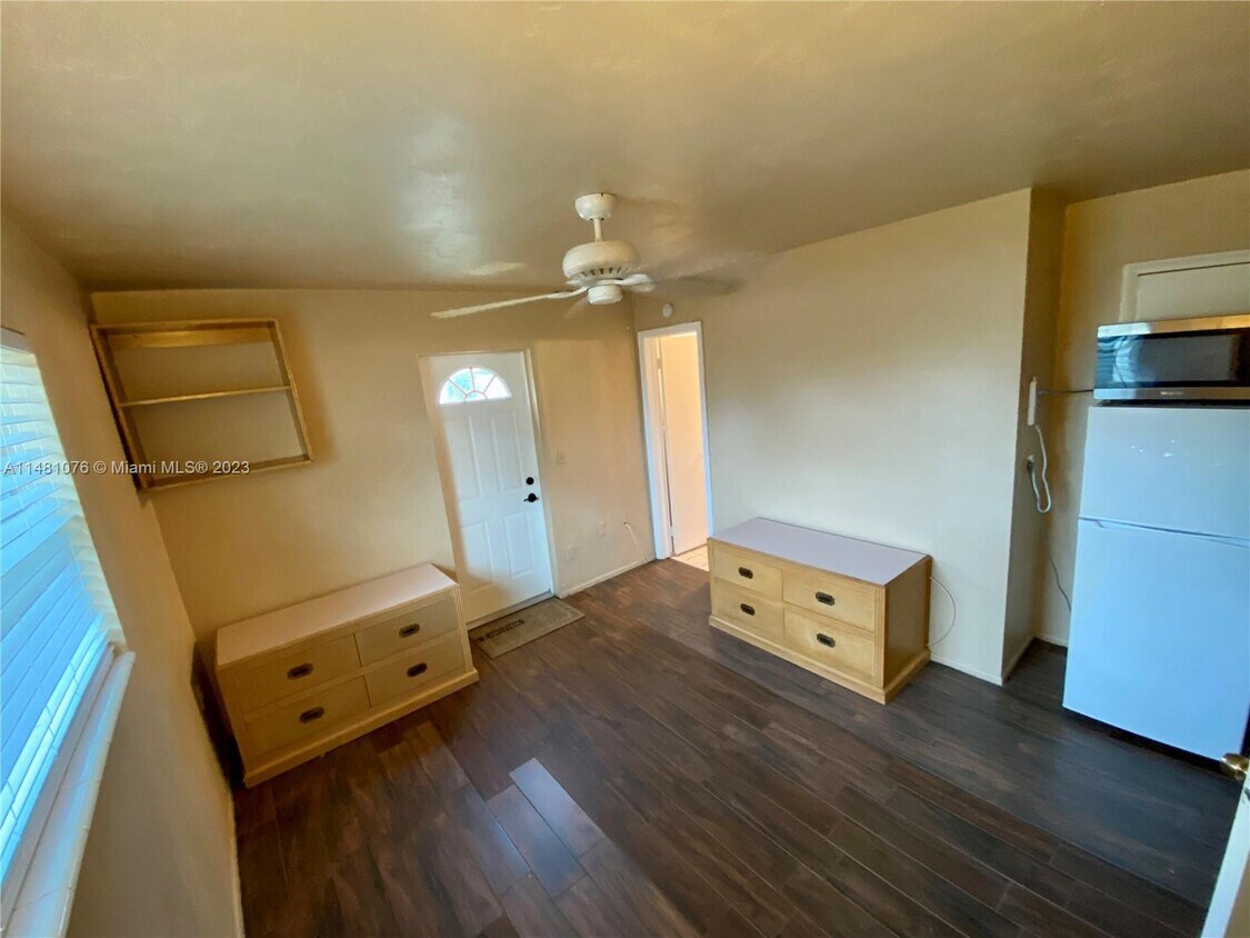 Foto principal - 8391 NW 27th Pl