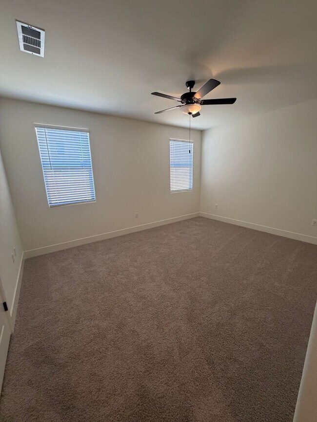 Foto del edificio - 4021 W Sunnyview Ave