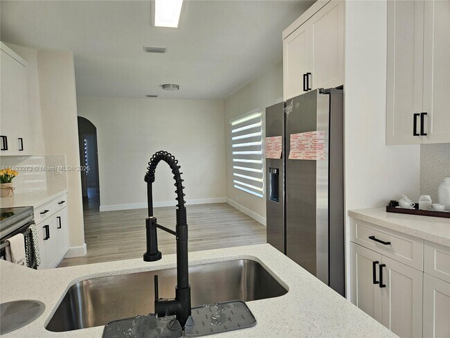Foto del edificio - 17182 NW 13th St