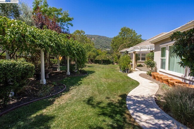 Foto del edificio - 1262 Shady Pond Ln