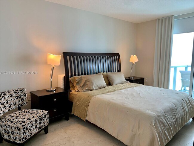 Foto del edificio - 150 Sunny Isles Blvd