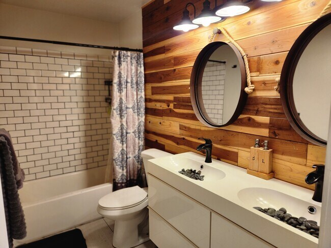 Foto del edificio - 18347 Saticoy St