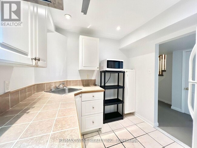 Building Photo - 53 Longueuil Pl