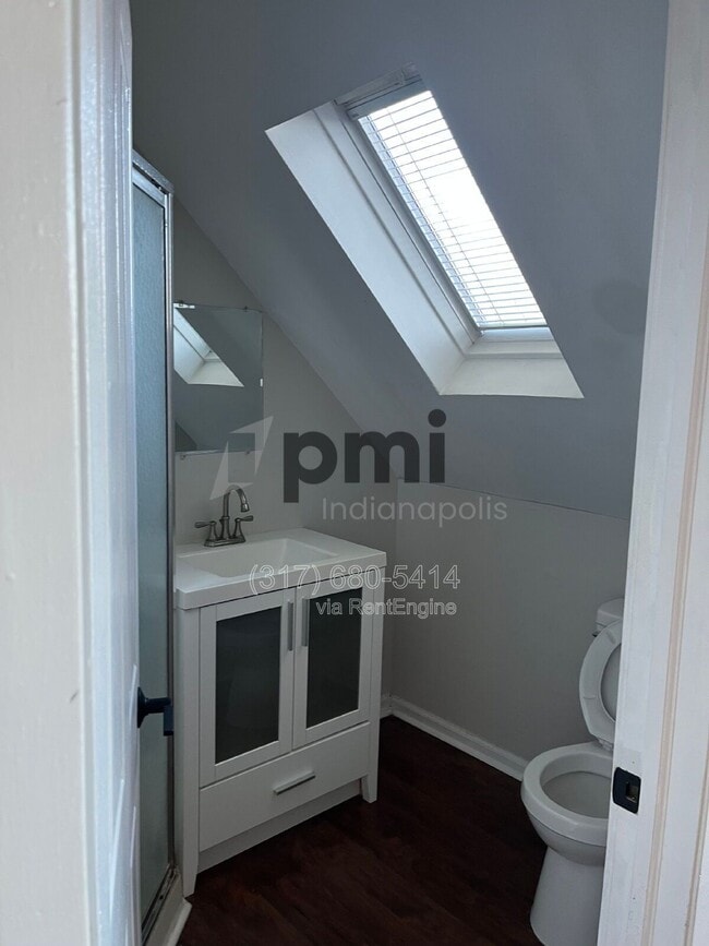 Foto del edificio - 241 E 9th St