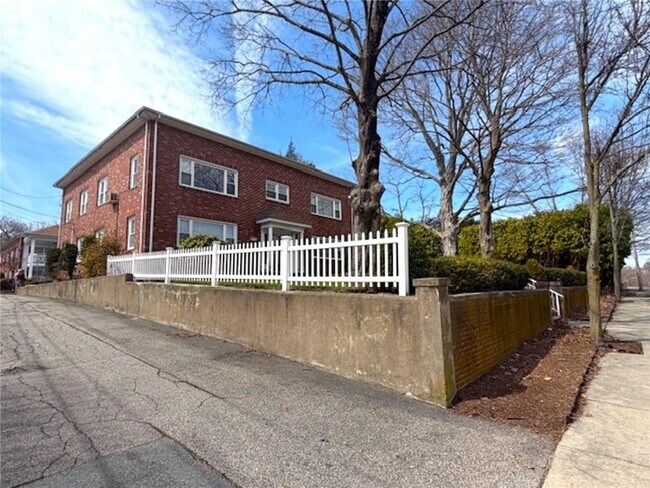 Foto del edificio - 216 Harris Ave