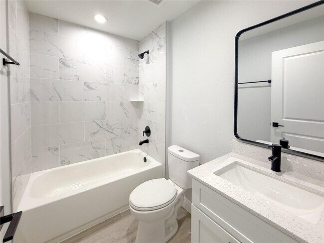 Foto del edificio - 608 Cougar Blvd