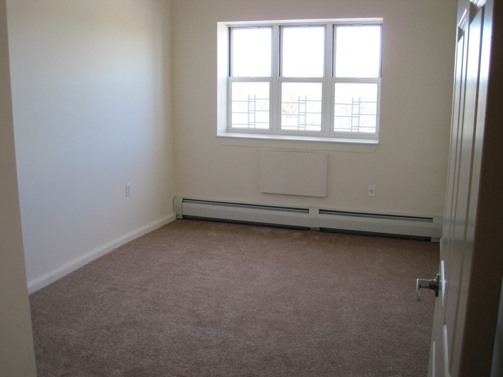 Foto principal - 2060 White Plains Rd