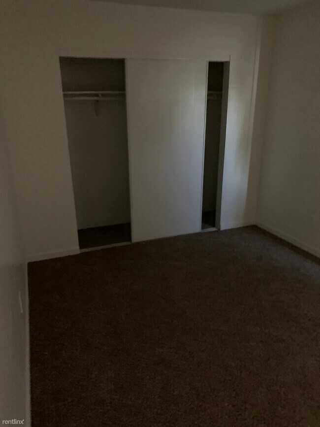 Building Photo - 2 br, 1 bath  - 4855 McLeod Dr Apt 4