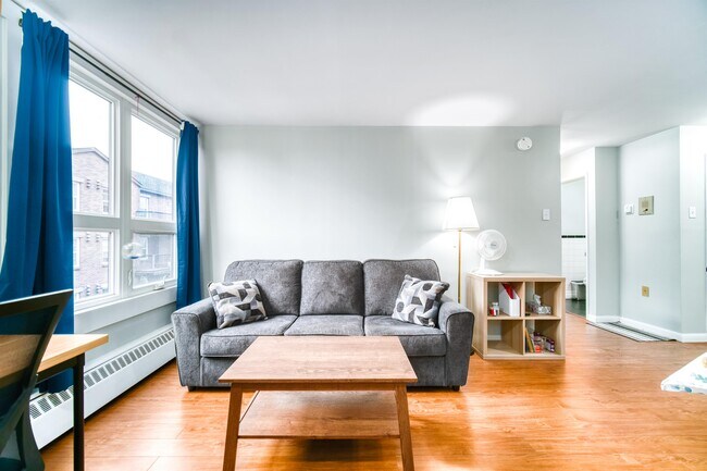 Photo du bâtiment - 5222-5222 Green St