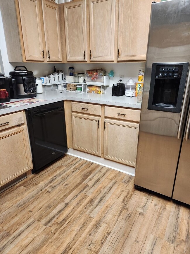 Building Photo - 5030 El Destino Dr