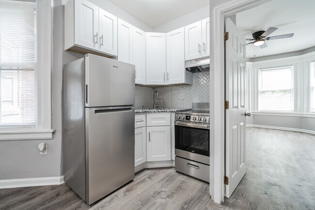 Building Photo - 524 S 46th St