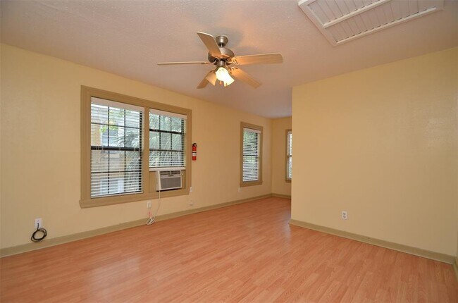 Foto del edificio - 1644 Hawthorne St