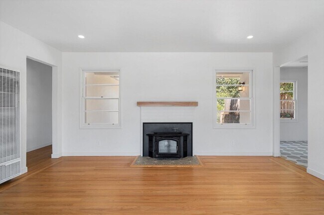 Foto del edificio - Gorgeous Three Bedroom Alta Heights House