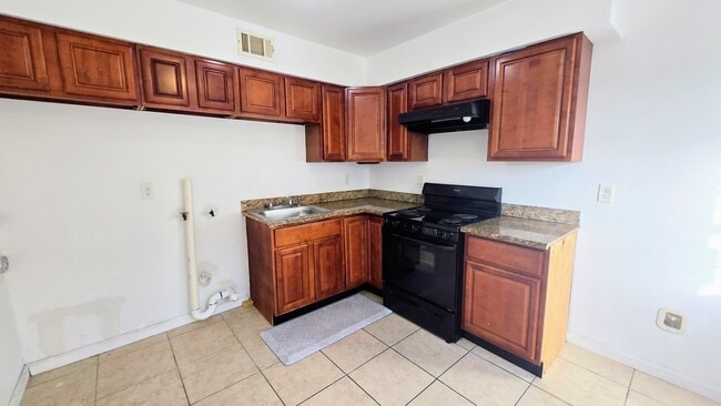 Building Photo - 2431 Octavia Dr