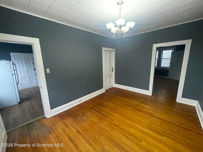 Building Photo - 949 N Irving Ave