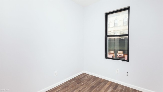 Building Photo - 1444 Myrtle Ave