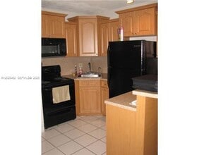 Building Photo - 400 Kings Point Dr