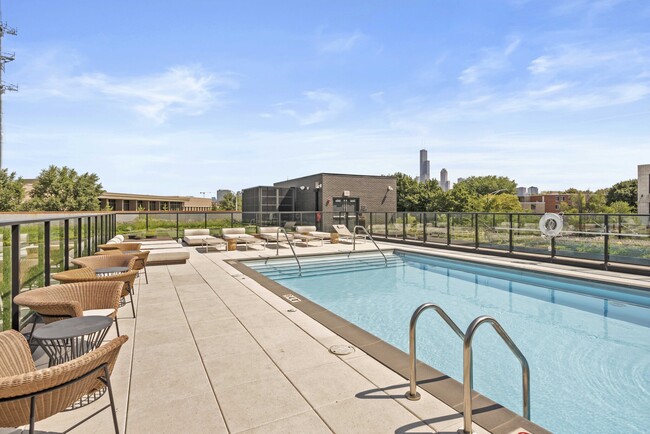 Foto del edificio - 1400 S Blue Island Ave