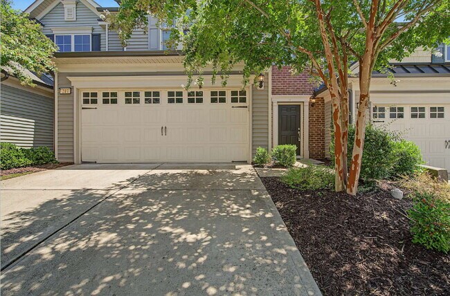 Foto del edificio - 3-Bed Townhome in Brier Creek