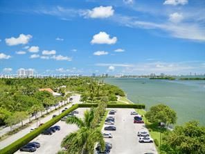 Foto del edificio - 880 NE 69th St