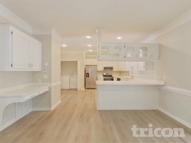Building Photo - 203 Manor View Ct