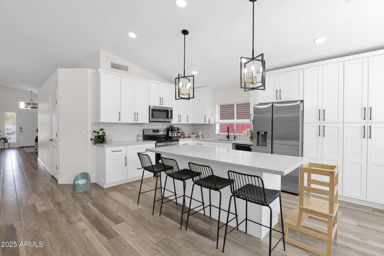 Foto principal - 665 W Minton Dr