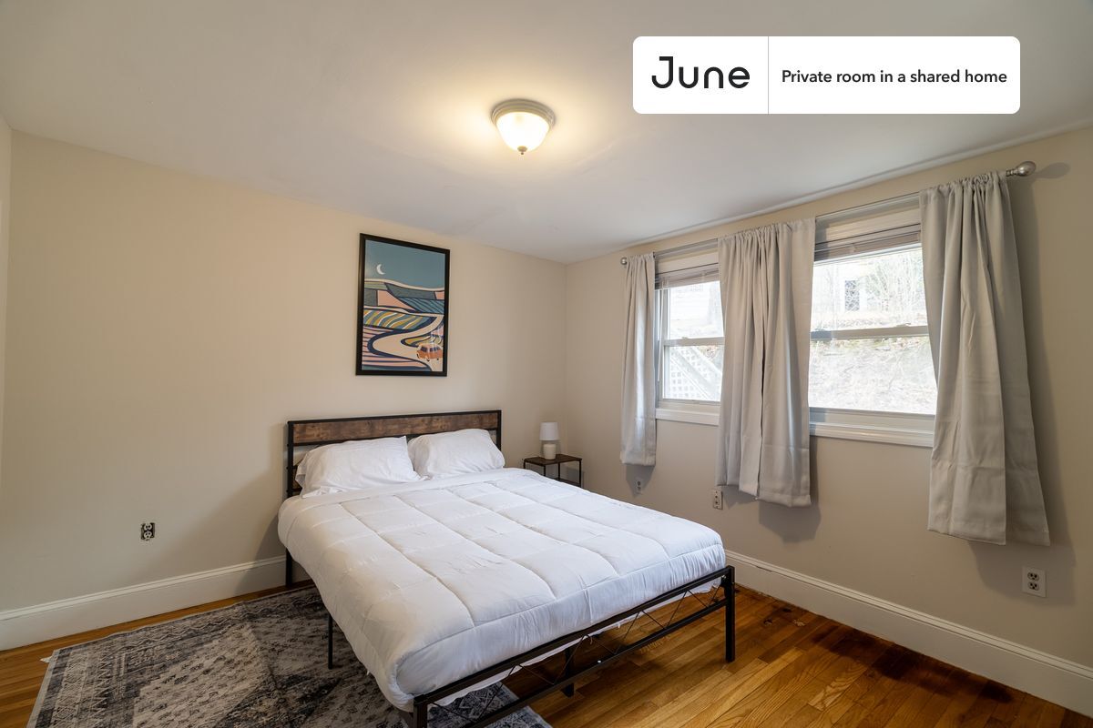 Private bedroom in 4 bed/2 bath Home - Private bedroom in 4 bed/2 bath Home