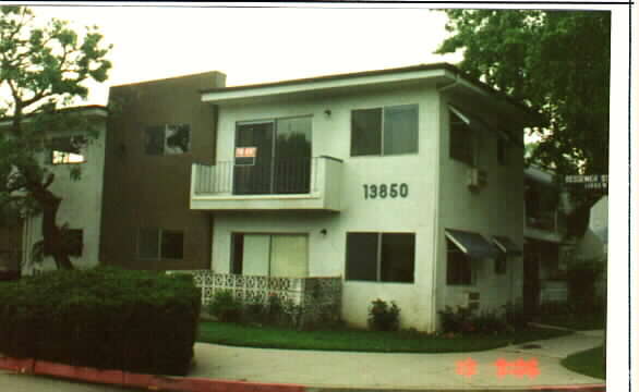 Building Photo - 13850 Bessemer St