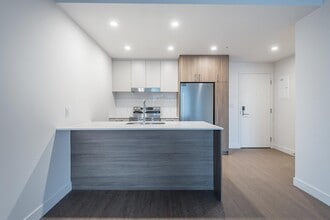 Building Photo - 220 Bd Harwood