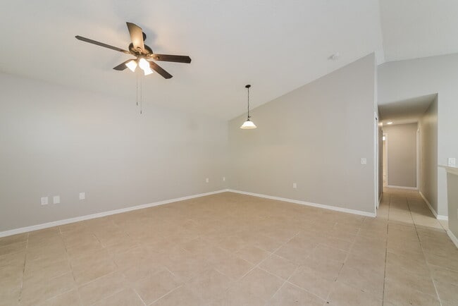 Foto del edificio - 326 Daniels Pointe Dr
