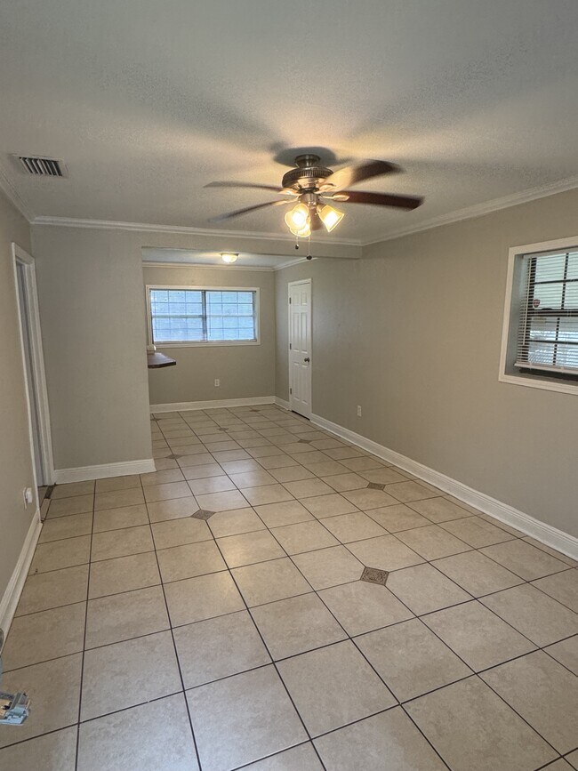 Foto del edificio - 2802 Southwood Dr