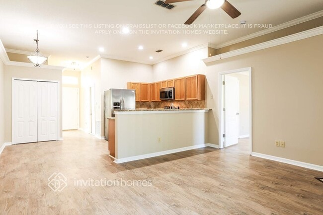 Building Photo - 901 Buttercup Dr