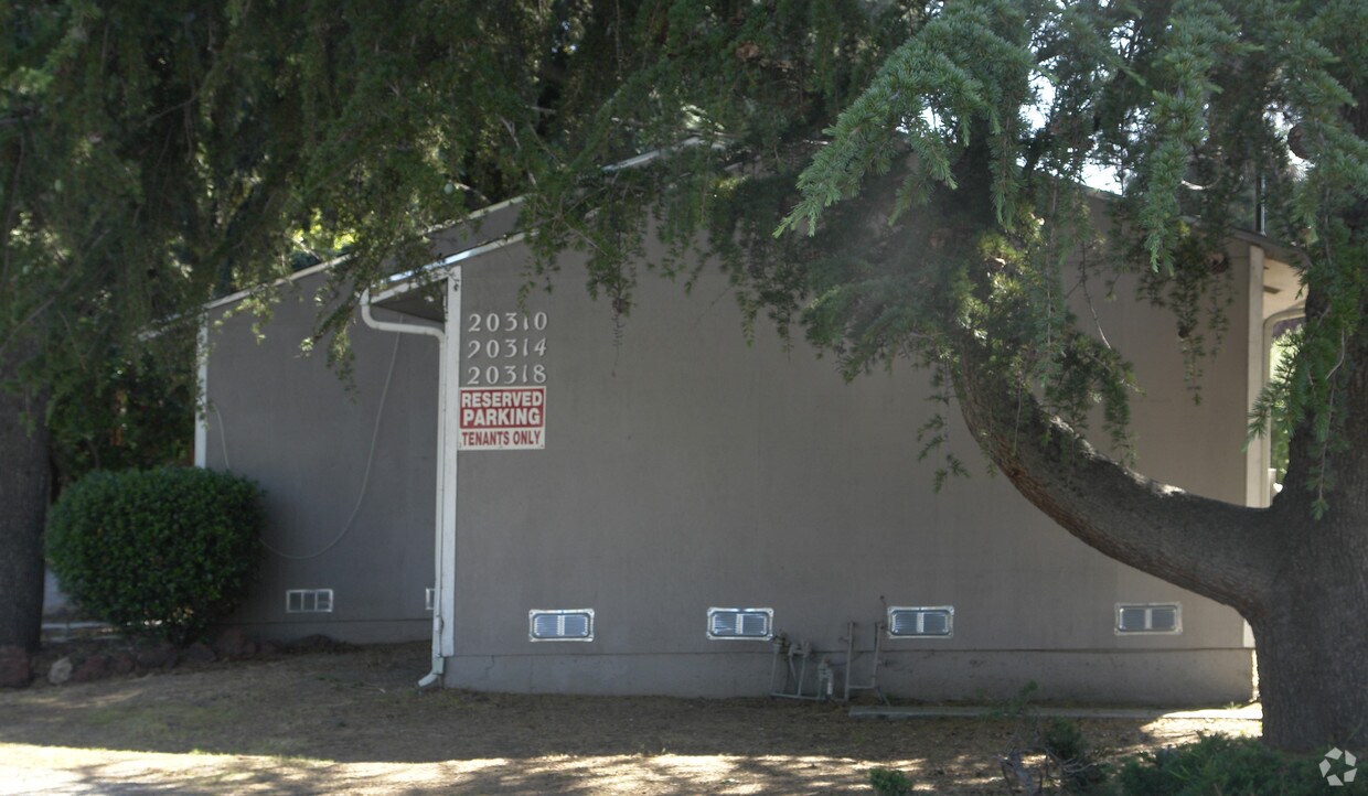 Foto del edificio - 20310-20318 Concord Ave