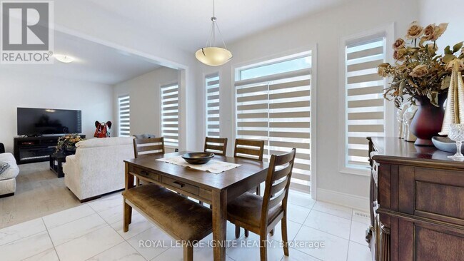 Photo du bâtiment - 30 Duxbury Rd