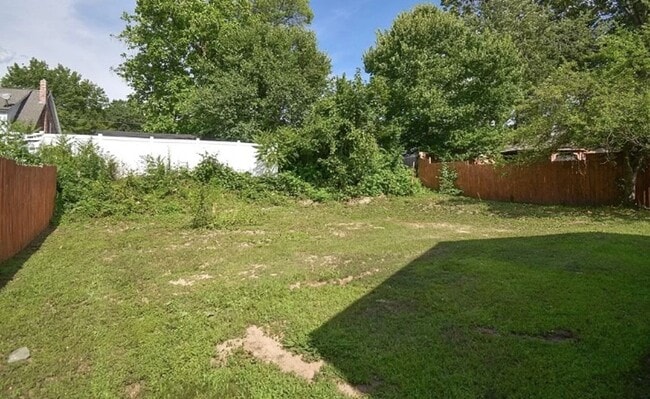 Foto del edificio - Ranch - recently updated, fenced in yard