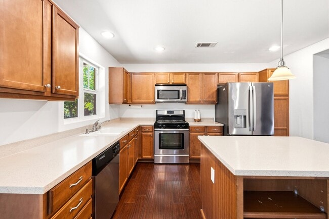 Building Photo - 4 bedrooms / 3 bathroom OPEN floor plan HOUSE for rent in LANCASTER