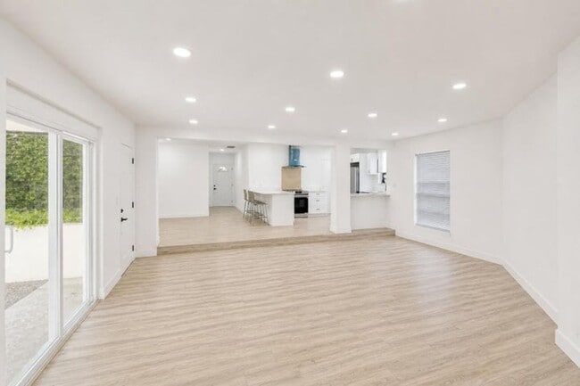 Foto del edificio - 12845 NW 2nd Ave