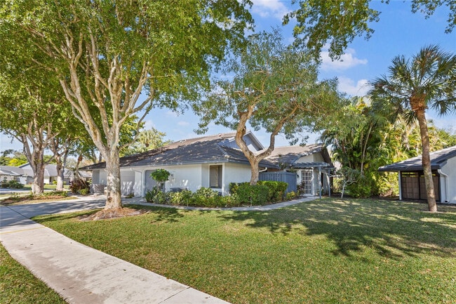 Building Photo - 5051 Pine Dr