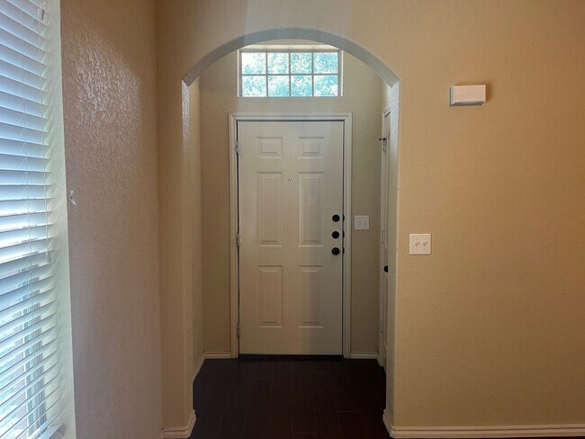 Foto del edificio - 673 Creekside Cir