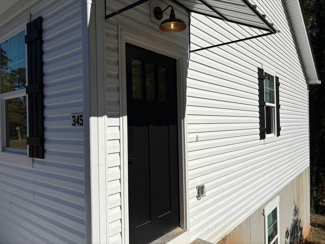 Spacious lower-level duplex unit with private entrance - 345 W Stewart Ave