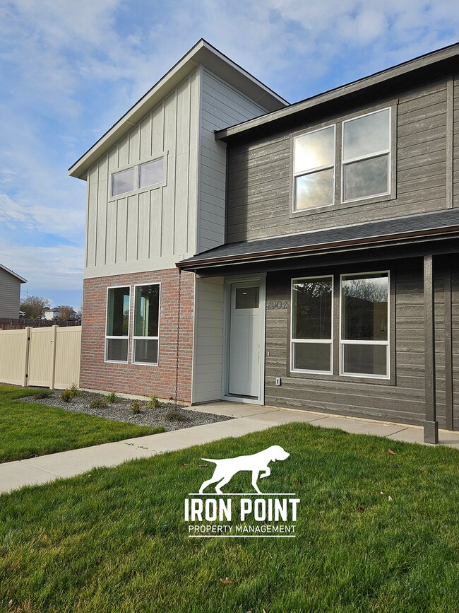 Foto del edificio - Brand New Never Lived-In 3-Bed, 2.5-Bath Townhome in Caldwell, ID – Available Now!