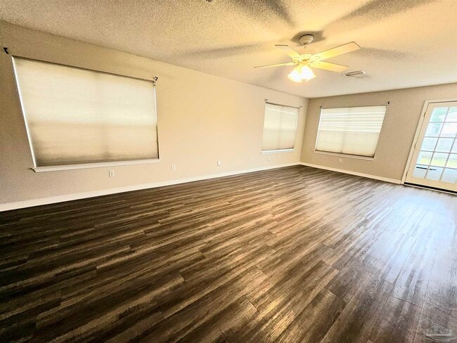 Foto del edificio - 3331 Two Sisters Wy