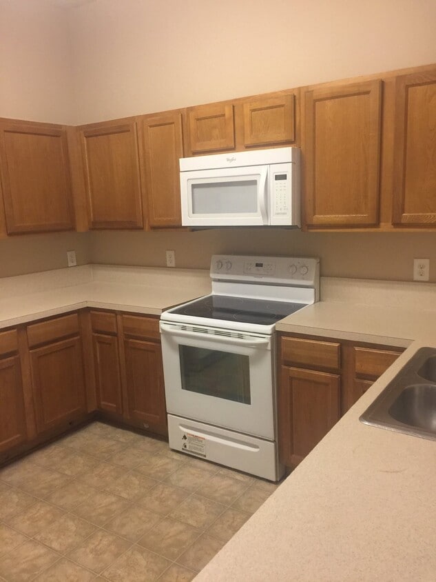 Foto del edificio - FOR RENT:  3 BEDROOM 2 BATHROOM CONDO LOCA...