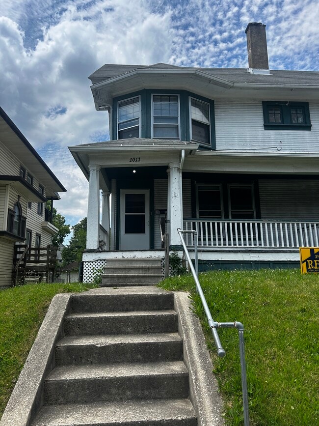 Building Photo - 1011 Garfield Ave