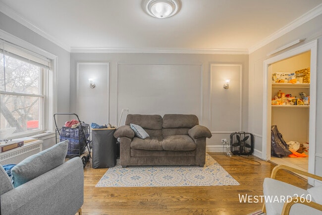 Foto del edificio - 6510 N Hamilton Ave