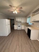 Building Photo - 110 Oakwood Dr