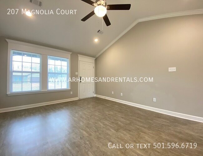 Building Photo - 207 Magnolia Court | $1695 | 3 beds, 2 ful...